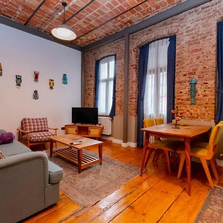 High Ceiliing And Stylish Flat