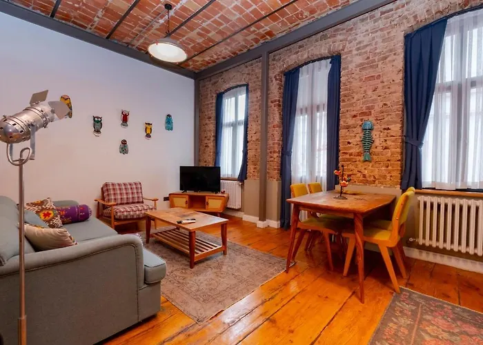 High Ceiliing And Stylish Flat