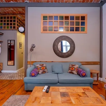 High Ceiliing And Stylish Flat Apartment